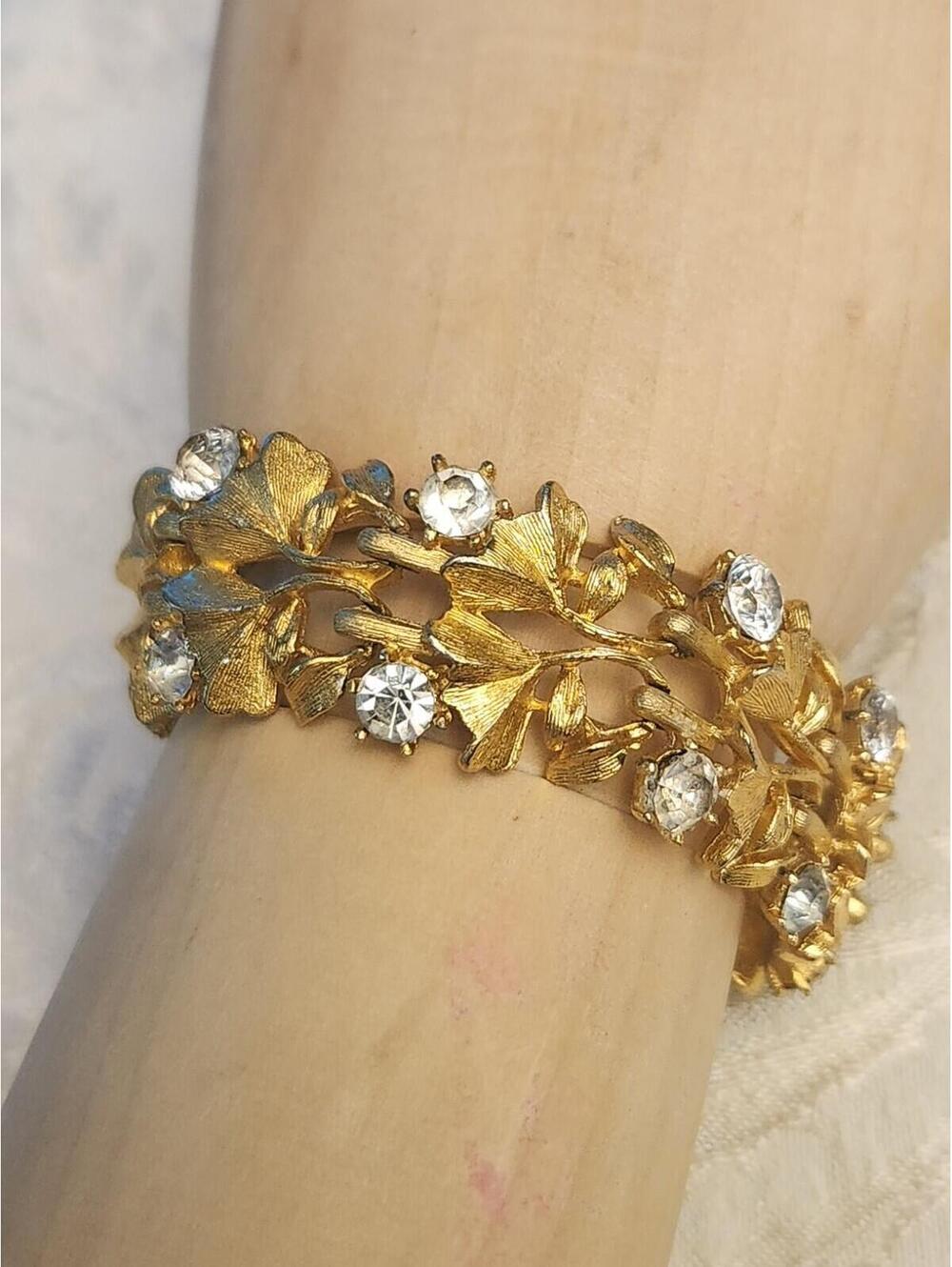 Rare vintage Coro goldtone rhinestones Floral  bracelet 7"